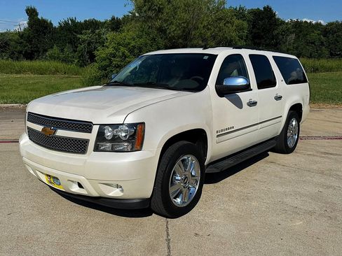 Used 2010 Chevrolet Suburban LTZ RWD image 7