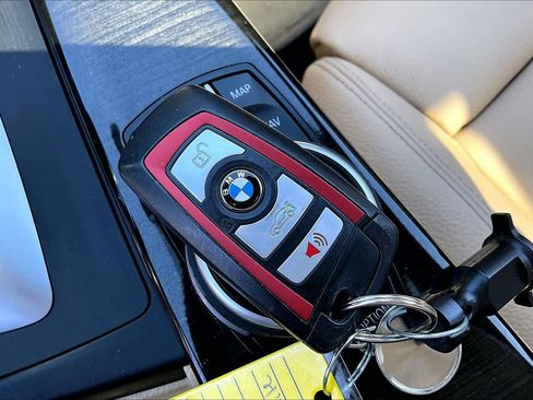 Used 2019 BMW 330i xDrive Wagon w/ Premium Package image 15