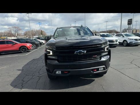 Used 2021 Chevrolet Silverado 1500 LT Trail Boss w/ Convenience Package II image 3