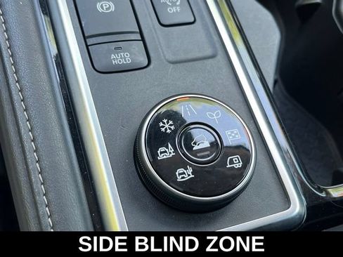 Used 2023 Nissan Pathfinder SL w/ Lighting Package (N92) AWD/4WD image 18
