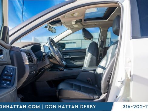 Used 2023 Nissan Rogue SV w/ SV Premium Package image 3