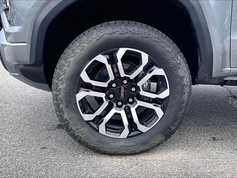 Used 2026 GMC Canyon AT4 w/ Technology Plus Package AWD/4WD image 7