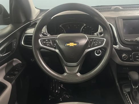 Used 2022 Chevrolet Equinox LS w/ LS Convenience Package FWD image 10
