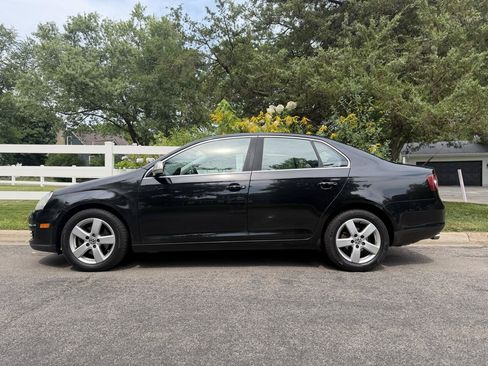 Used 2008 Volkswagen Jetta SE FWD image 2