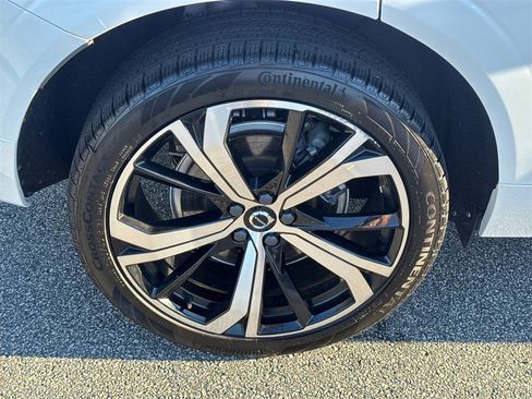 Used 2022 Volvo XC60 T8 R-Design w/ Advanced Package image 17