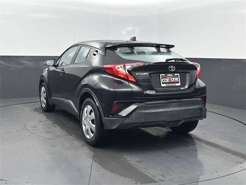 Used 2019 Toyota C-HR LE image 3