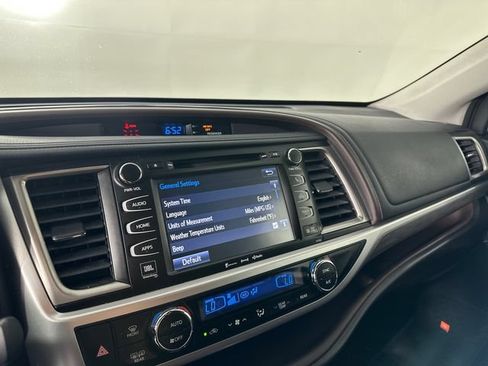 Used 2017 Toyota Highlander Limited w/ Carpet Mat Package AWD/4WD image 11