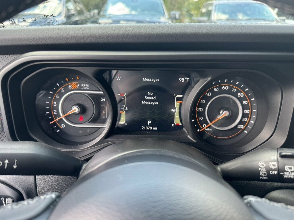 Used 2025 Jeep Wrangler Unlimited Rubicon w/ Safety Group AWD/4WD image 4