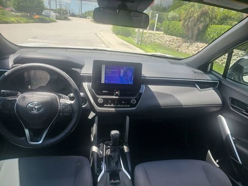 Used 2023 Toyota Corolla Cross AWD Hybrid w/ Moonroof Package image 18