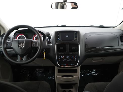 Used 2018 Dodge Grand Caravan SE FWD image 15