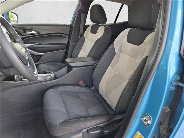 Used 2025 Chevrolet Trax LS w/ LS Convenience Package FWD image 14