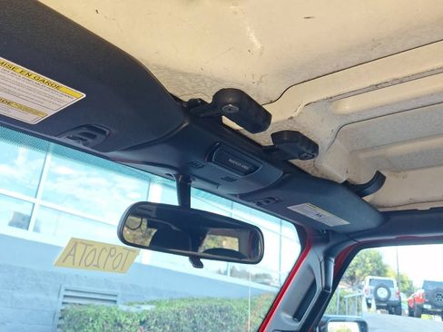 Used 2020 Jeep Wrangler Unlimited Sahara AWD/4WD image 15