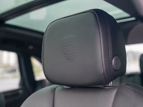 Certified 2026 Porsche Macan AWD/4WD image 13