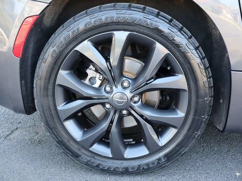 Used 2019 Chrysler Pacifica Limited w/ Advanced Safetytec Group FWD image 44