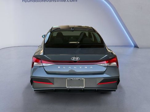 New 2026 Hyundai Elantra SE FWD image 6