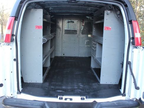 Used 2007 Chevrolet Express 1500 AWD image 12