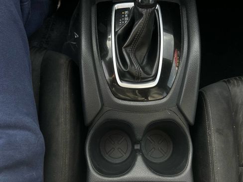 Used 2018 Nissan Rogue S image 32