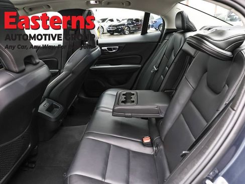 Used 2022 Volvo S60 B5 Momentum image 21