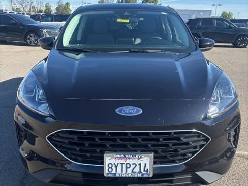 Certified 2021 Ford Escape SE w/ SE Sport Appearance Package image 3