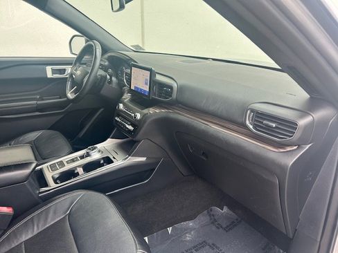 Certified 2020 Ford Explorer Limited RWD image 17