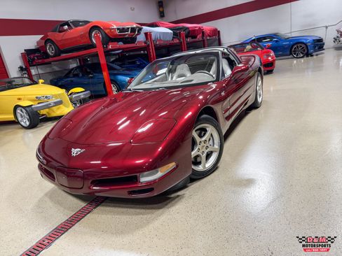 Used 2003 Chevrolet Corvette 50th Anniversary Edition w/ Preferred Equipment Group RWD image 32