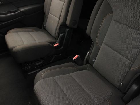 Used 2021 Chevrolet Traverse LT FWD image 18