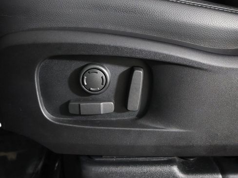 Used 2024 Land Rover Defender 110 SE image 32