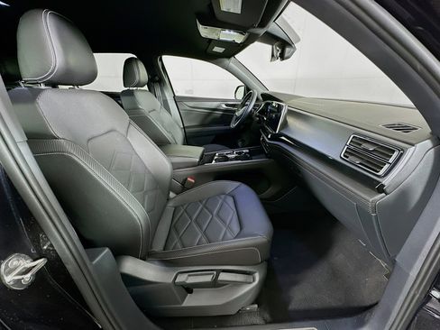 Used 2025 Volkswagen Atlas Cross Sport SE image 30