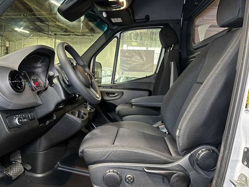 Used 2024 Mercedes-Benz Sprinter 2500 image 20