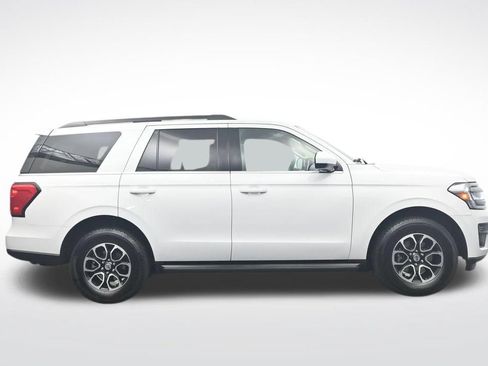 Used 2024 Ford Expedition XLT AWD/4WD image 4