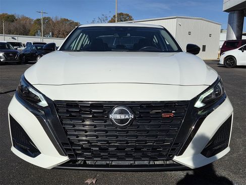 Used 2024 Nissan Altima 2.5 SR image 2