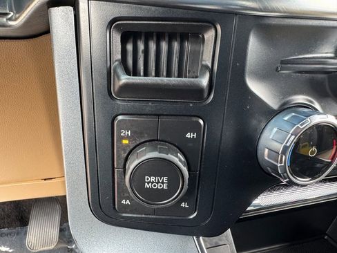 Used 2023 Ford F150 Lariat image 28