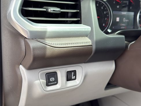 Used 2021 GMC Acadia SLT w/ Premium Package FWD image 13