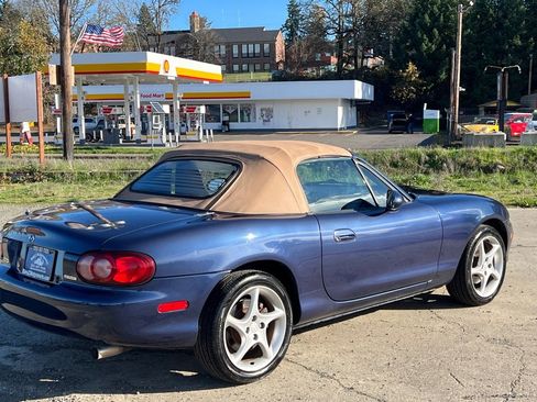 Used 2001 MAZDA MX-5 Miata image 15