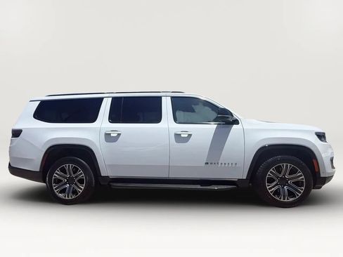 Used 2024 Jeep Wagoneer L Series II RWD image 9