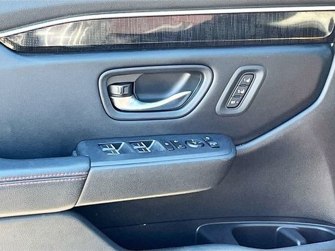 Used 2025 Honda Pilot Black Edition image 18