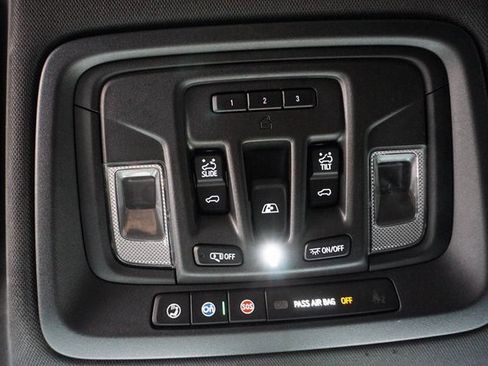 Used 2019 Chevrolet Silverado 1500 High Country w/ Technology Package image 28