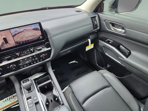 New 2026 Nissan Pathfinder SL FWD image 16