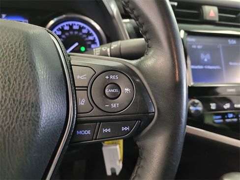 Used 2020 Toyota Camry SE image 23