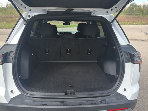 Used 2025 Chevrolet Equinox LT AWD/4WD image 12