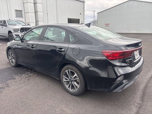 Used 2023 Kia Forte LXS image 3