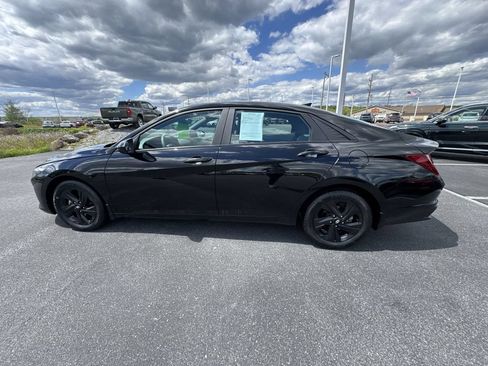 Used 2023 Hyundai Elantra SEL FWD image 5