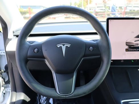 Used 2023 Tesla Model 3 Standard Range image 41