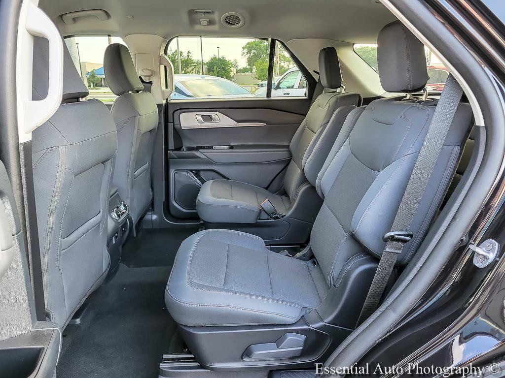 Used 2025 Ford Explorer Active AWD/4WD image 11