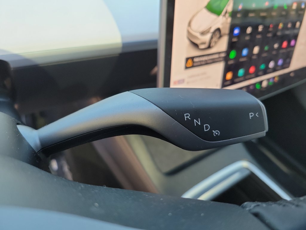 Used 2024 Tesla Model Y 2WD image 25