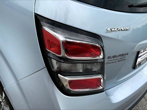 Used 2018 Chevrolet Sonic LT w/ Convenience Package FWD image 26