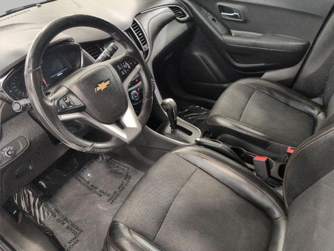 Used 2018 Chevrolet Trax LT w/ LT Convenience Package FWD image 9