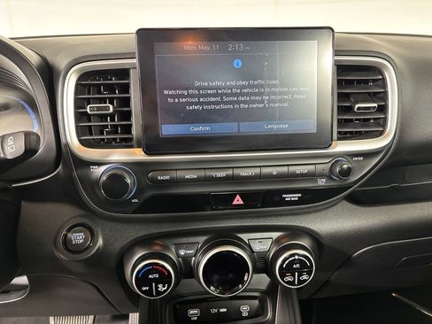 Used 2025 Hyundai Venue SEL FWD image 17