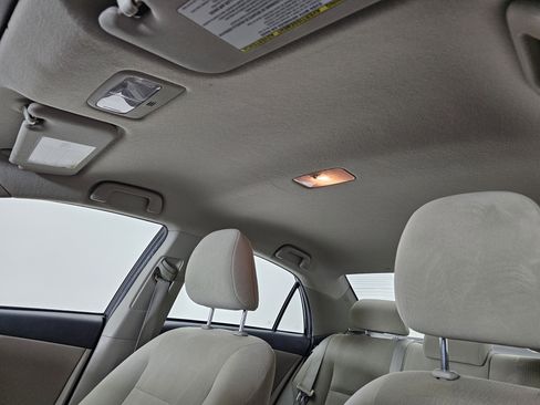 Used 2013 Toyota Corolla LE image 11