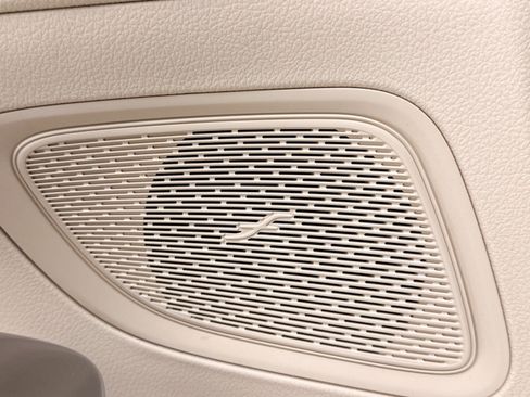 Used 2024 Mercedes-Benz C 300 Sedan image 6